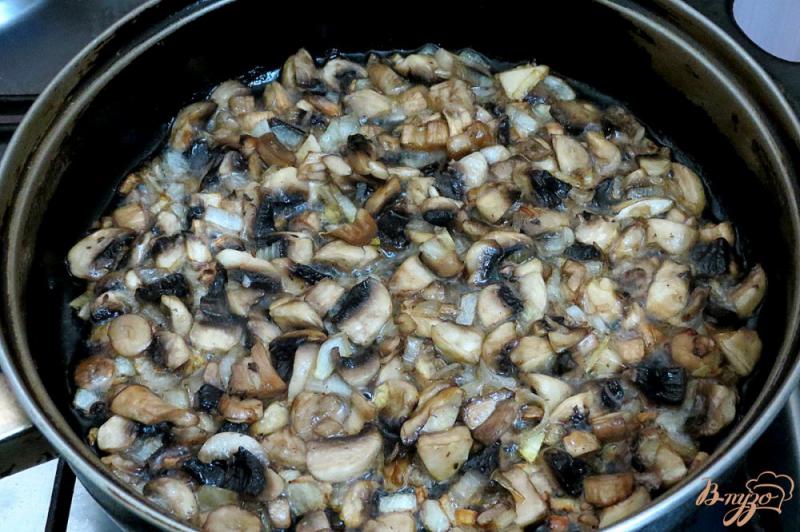 Фото приготовление рецепта: Картофельные котлеты с грибами шаг №4