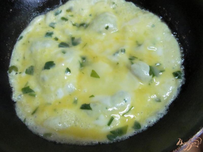 Фото приготовление рецепта: Рулеты из яиц со свеклой шаг №3