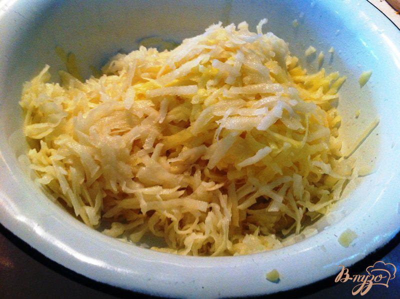 Фото приготовление рецепта: Картофельная запеканка с копченой горбушей шаг №4