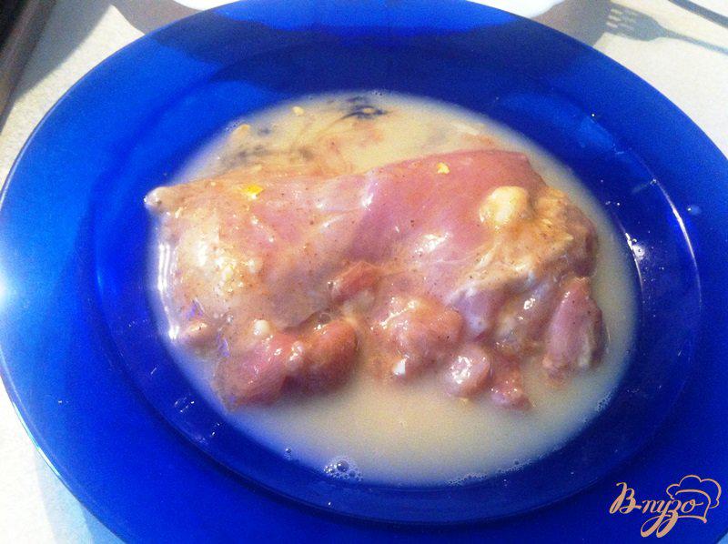 Фото приготовление рецепта: Куриная мякоть в панировке из лаваша шаг №3