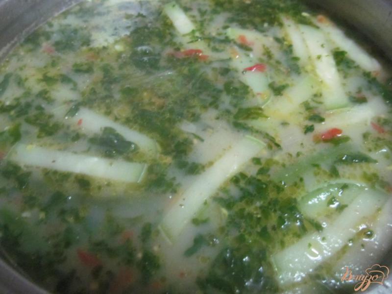 Фото приготовление рецепта: Итальянский суп с чечевицей и яичной лапшой шаг №6