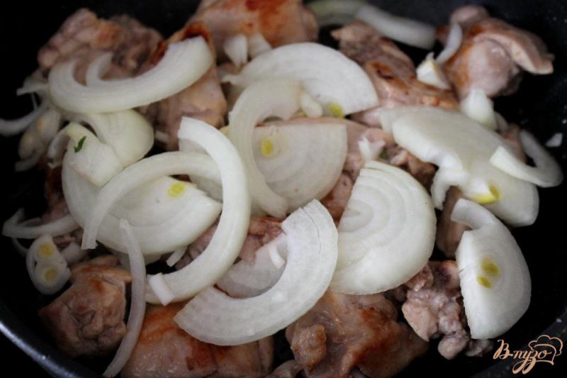Фото приготовление рецепта: Кролик в сметане со шпинатом и болгарским перцем шаг №2