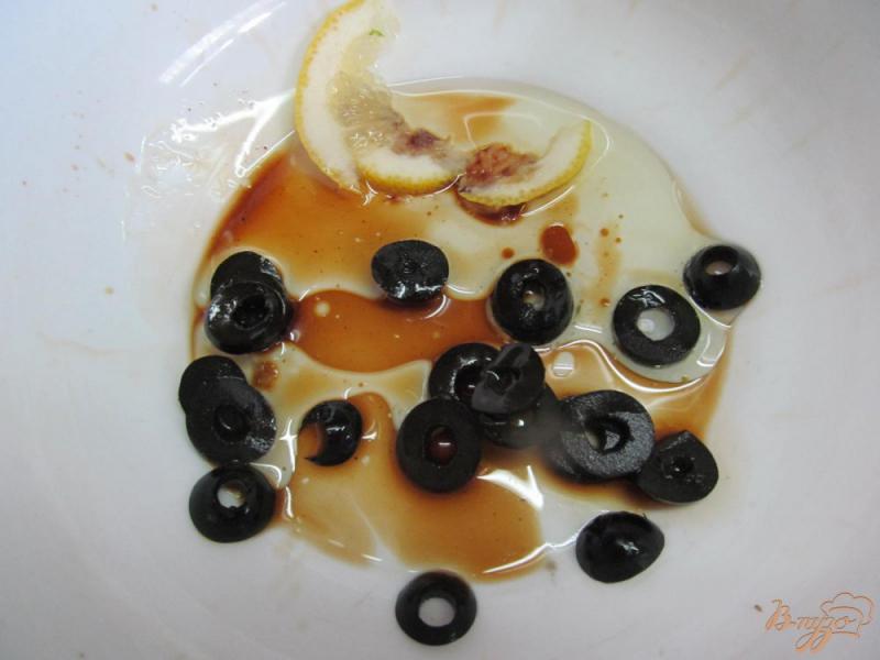 Фото приготовление рецепта: Огуречный салат с оливками и мятой шаг №1