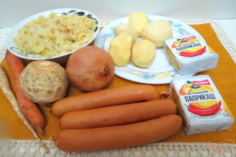Фото приготовление рецепта: Суп с вешенками, сырками и савойской капустой шаг №1