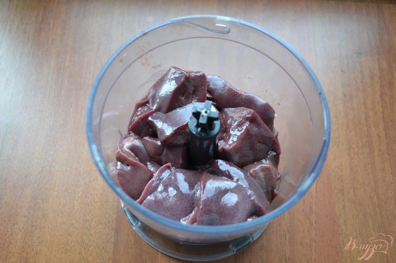 Фото приготовление рецепта: Котлеты из свиной печени в томатно-сметанном соусе шаг №1