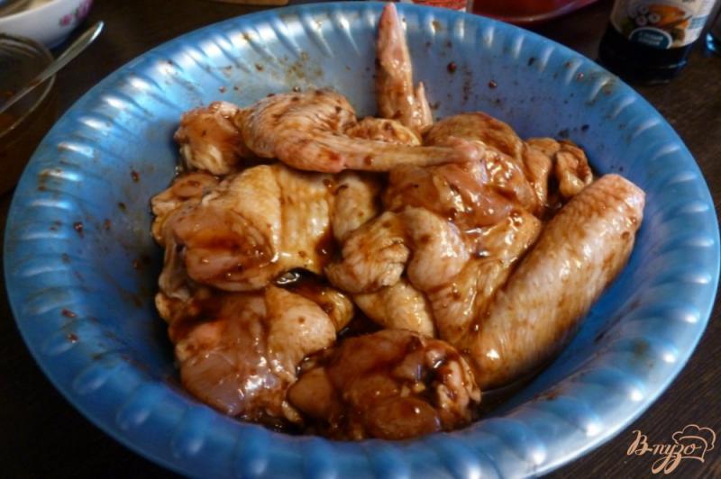 Фото приготовление рецепта: Куриные крылья, маринованные в гранатовом соусе шаг №3