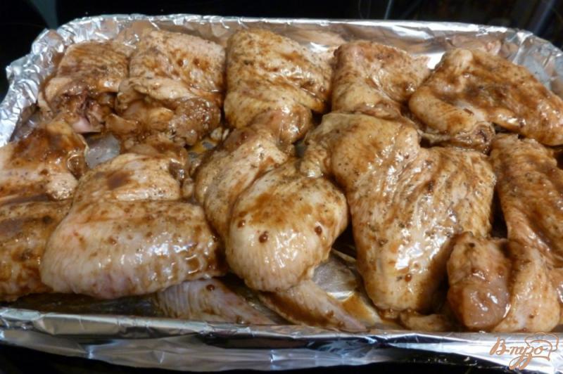 Фото приготовление рецепта: Куриные крылья, маринованные в гранатовом соусе шаг №4