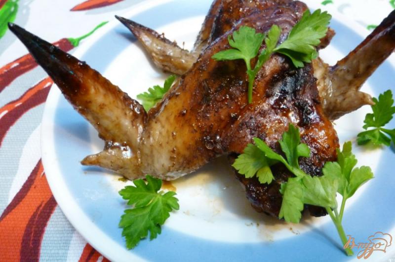 Фото приготовление рецепта: Куриные крылья, маринованные в гранатовом соусе шаг №5