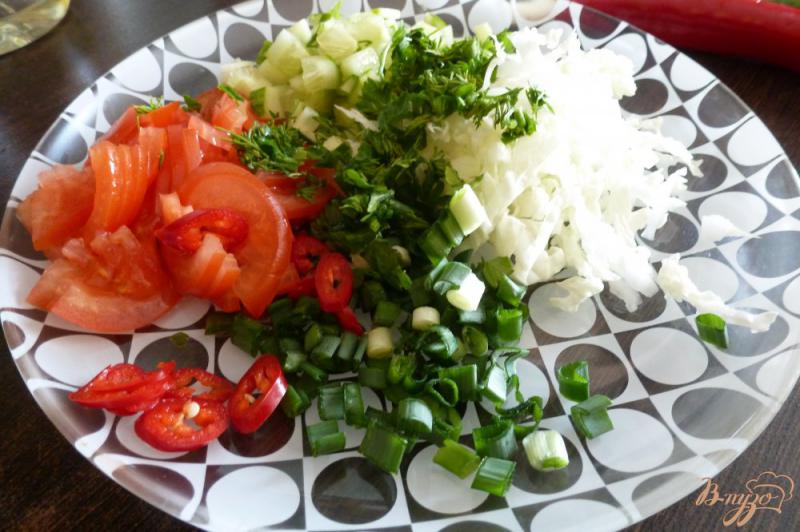 Фото приготовление рецепта: Булочка с теплым салатом шаг №3