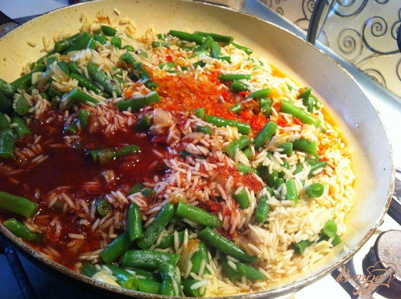 Фото приготовление рецепта: Острый рис со спаржевой фасолью шаг №8