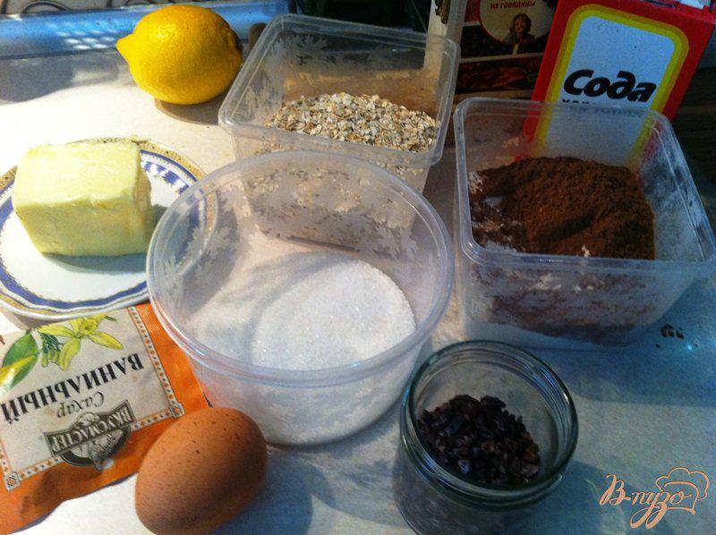 Фото приготовление рецепта: Шоколадное овсяное печенье с кусочками шоколада шаг №1