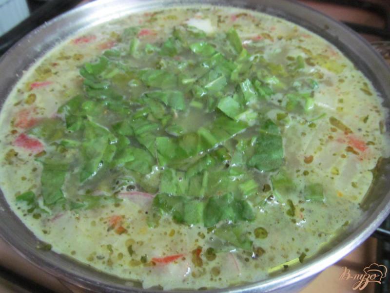 Фото приготовление рецепта: Щавелевый суп с булгуром и редисом шаг №7
