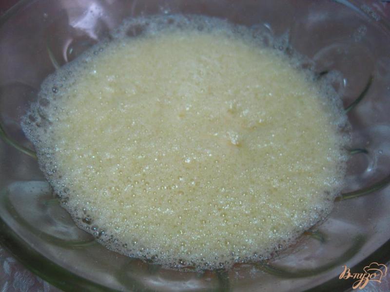 Фото приготовление рецепта: Омлет с сыром в мультиварке шаг №2