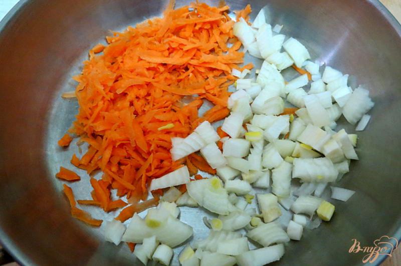 Фото приготовление рецепта: Свинина с фасолью в томатном соусе шаг №6