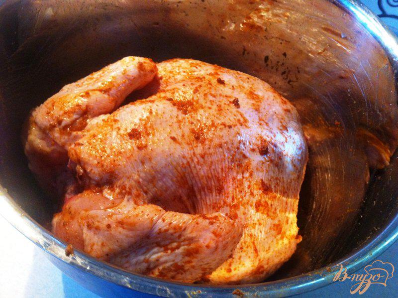 Фото приготовление рецепта: Запеченная ароматная курица шаг №4