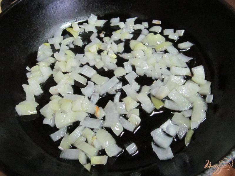 Фото приготовление рецепта: Куриная печень с горошком в соево-сырном соусе шаг №1