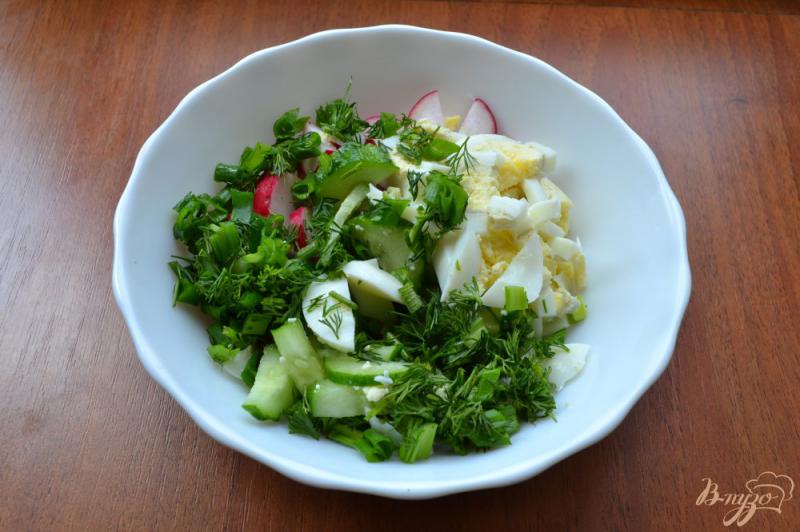 Фото приготовление рецепта: Весенний салат со щавелем шаг №2