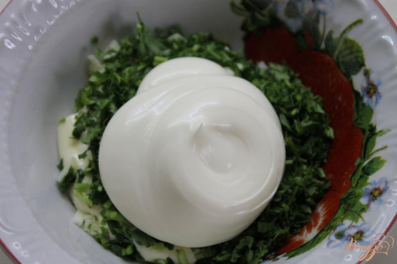 Фото приготовление рецепта: Сельдь под шубой с соусом айоли и перепелиным яйцом шаг №4
