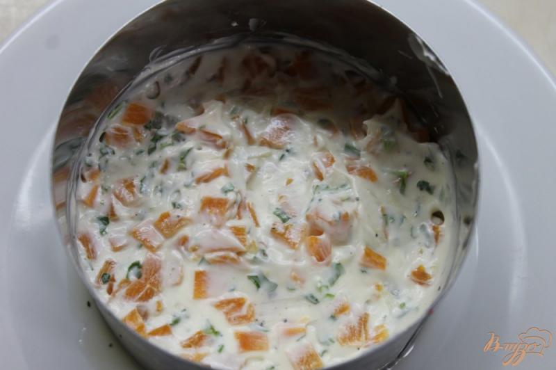 Фото приготовление рецепта: Сельдь под шубой с соусом айоли и перепелиным яйцом шаг №6