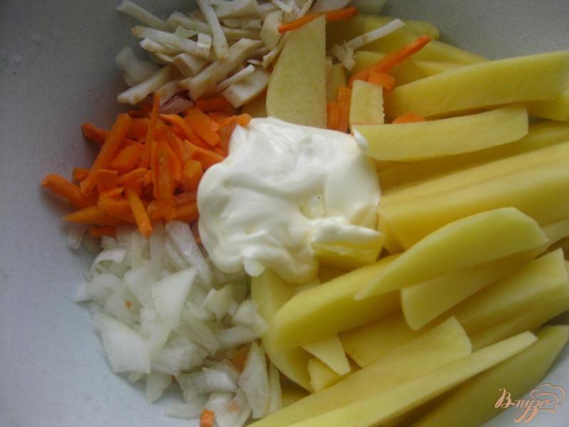 Фото приготовление рецепта: Запеченный картофель с овощами шаг №5