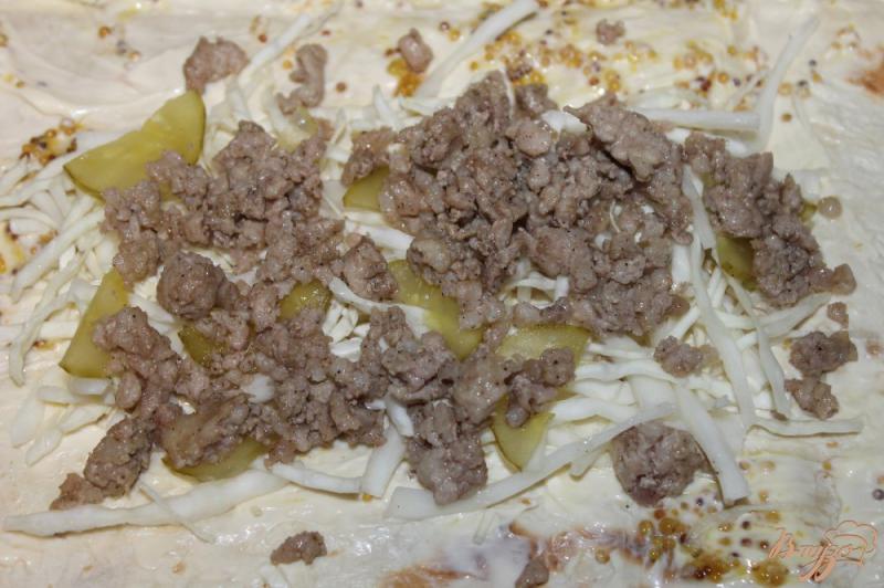 Фото приготовление рецепта: Домашняя шаурма со свининой и сыром сулугуни шаг №4