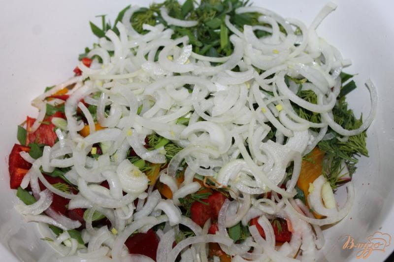 Фото приготовление рецепта: Домашний салат из овощей и сыра чеддер шаг №3