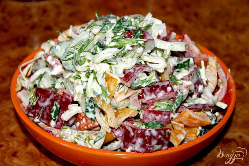 Фото приготовление рецепта: Домашний салат из овощей и сыра чеддер шаг №7