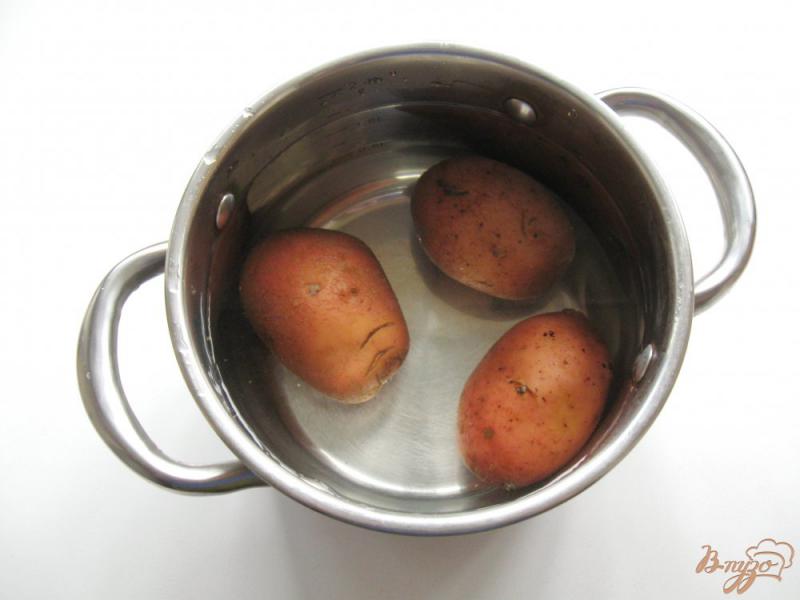 Фото приготовление рецепта: Печеный картофель с сыром и грибами шаг №1