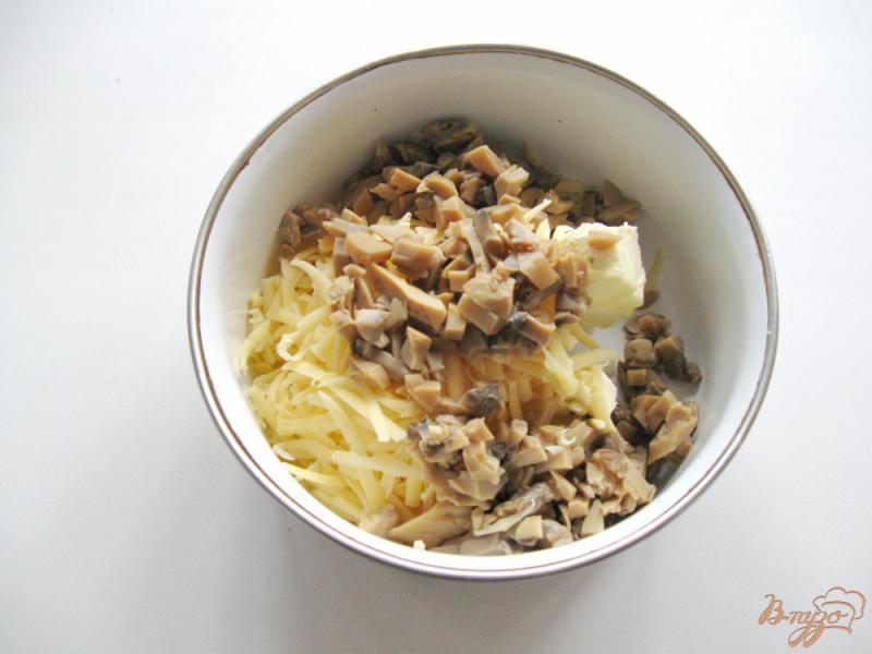 Фото приготовление рецепта: Печеный картофель с сыром и грибами шаг №4