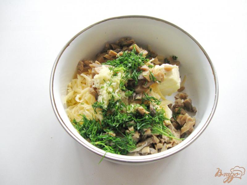 Фото приготовление рецепта: Печеный картофель с сыром и грибами шаг №5