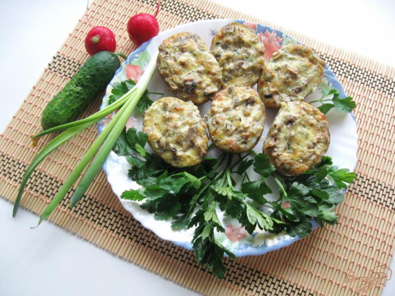 Фото приготовление рецепта: Печеный картофель с сыром и грибами шаг №10