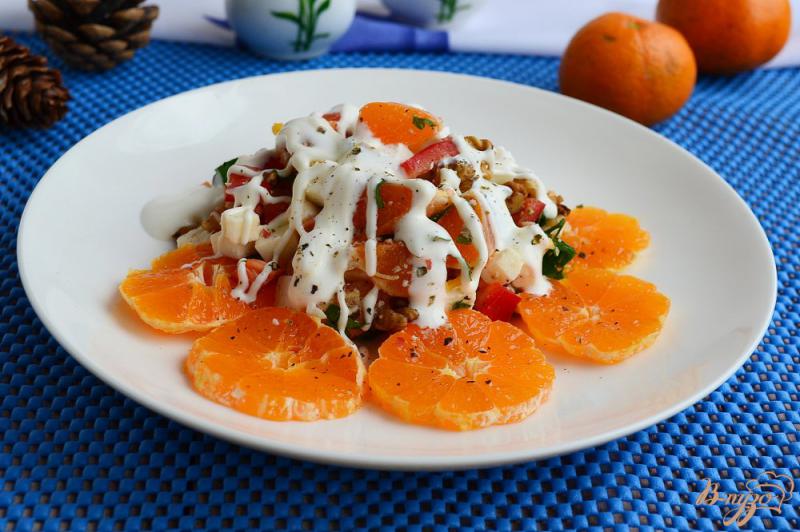 Фото приготовление рецепта: Салат с мандаринами и брынзой шаг №4