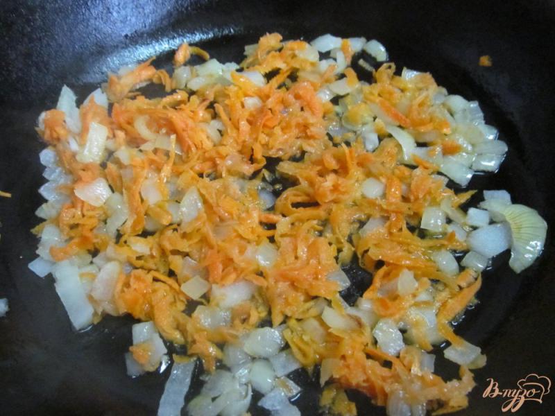 Фото приготовление рецепта: Суп на рыбном бульоне с овощами и булгуром шаг №4