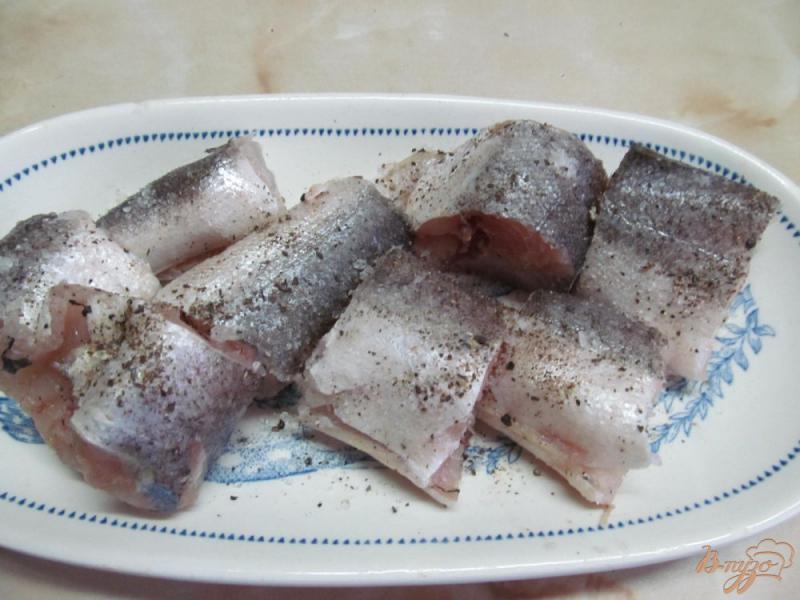 Фото приготовление рецепта: Тушеная рыба в овощном соусе шаг №1