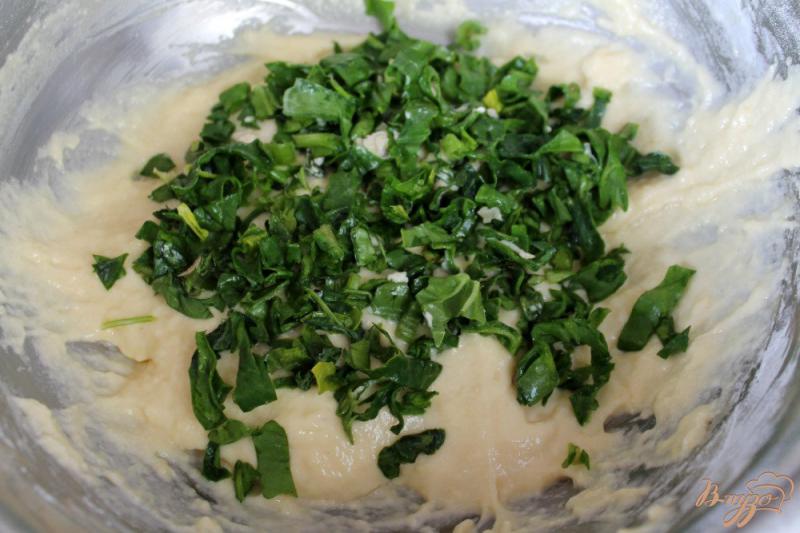 Фото приготовление рецепта: Закусочные кексы с мясом кролика, шпинатом и сыром шаг №3