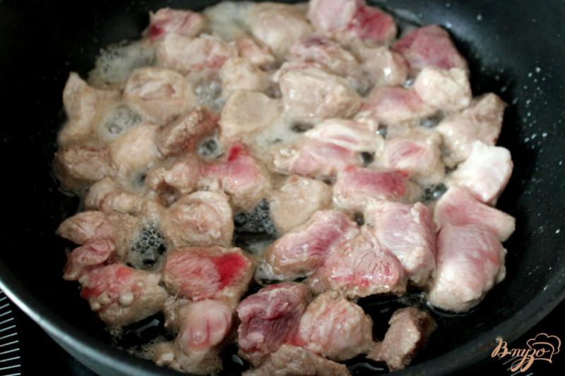 Фото приготовление рецепта: Свинина с темным булгуром и помидорами черри шаг №1