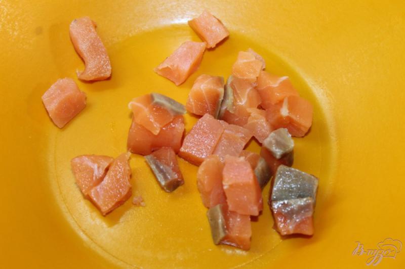 Фото приготовление рецепта: Салат с черри, рукколой и слабосоленым лососем шаг №1