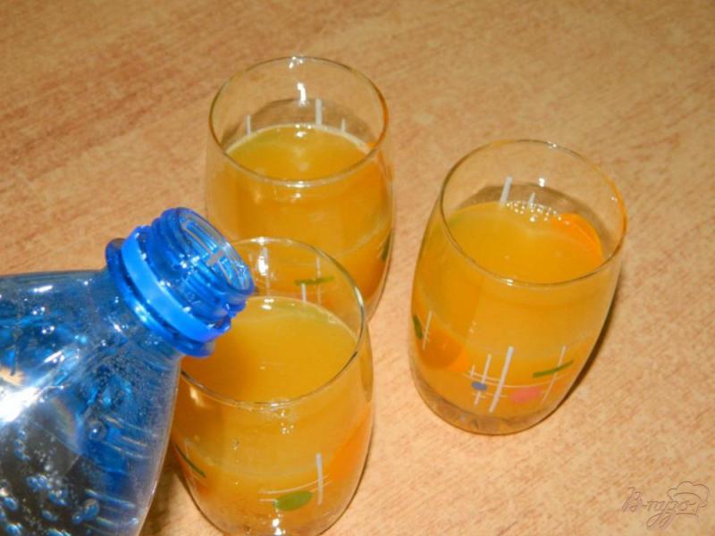 Фото приготовление рецепта: Апельсиновый коктейль с зеленым чаем шаг №4