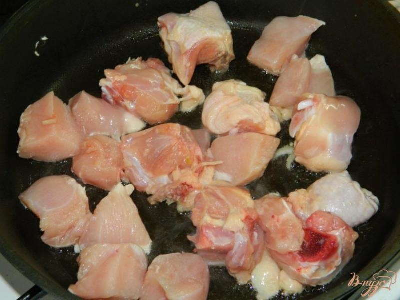 Фото приготовление рецепта: Курица с грибами в сливках шаг №1