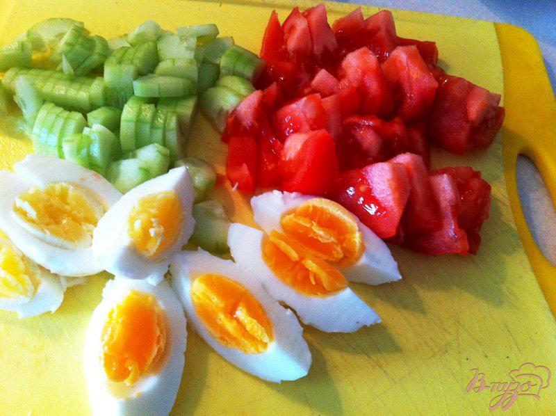 Фото приготовление рецепта: Салат овощной с яйцом шаг №4