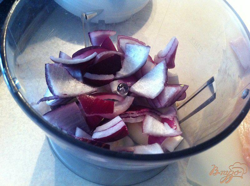 Фото приготовление рецепта: Рубленные котлеты из куриного филе шаг №2