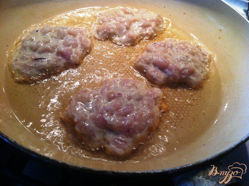 Фото приготовление рецепта: Рубленные котлеты из куриного филе шаг №5