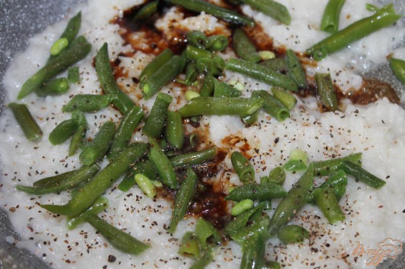 Фото приготовление рецепта: Отварной рис со спаржевой фасолью в соевом соусе шаг №3
