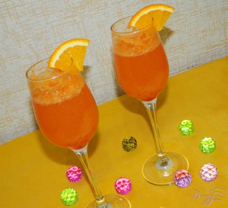 Фото приготовление рецепта: Апельсиновый коктейль с шампанским шаг №4