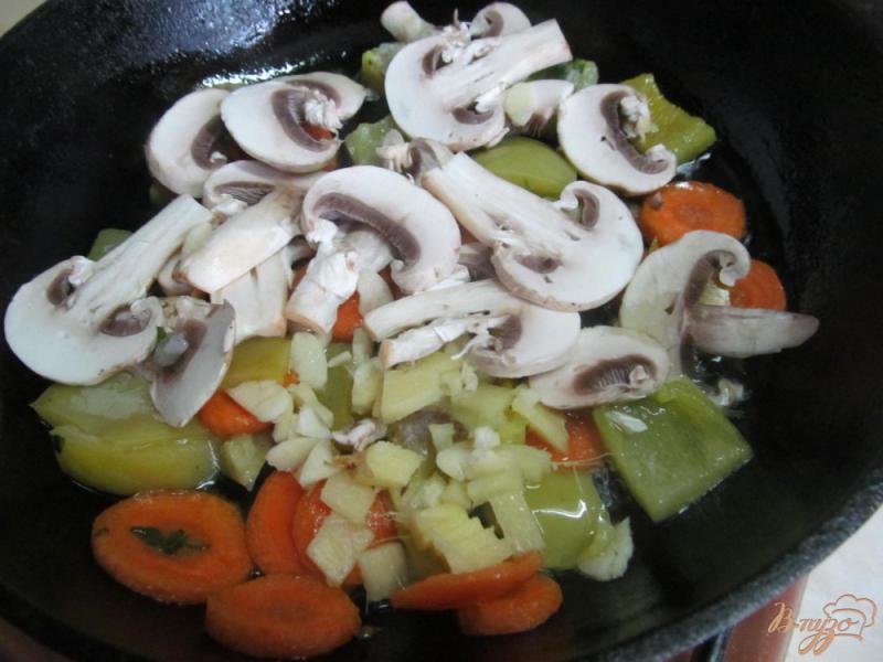 Фото приготовление рецепта: Макароны с овощами в китайском стиле шаг №4