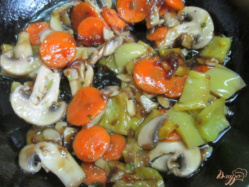 Фото приготовление рецепта: Макароны с овощами в китайском стиле шаг №7
