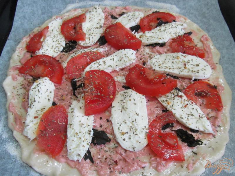 Фото приготовление рецепта: Пицца а-ля «Маргарита» шаг №6