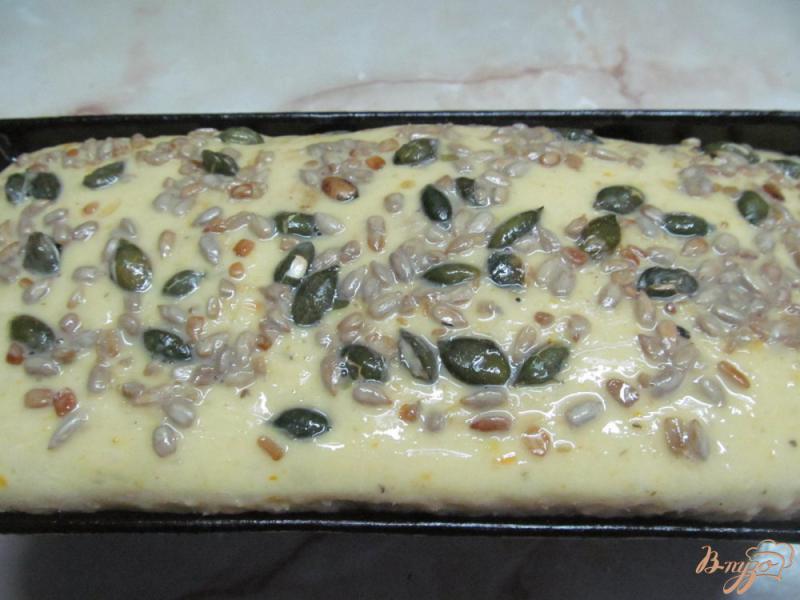 Фото приготовление рецепта: Тыквенный хлеб с семечками подсолнуха и тыквы шаг №7