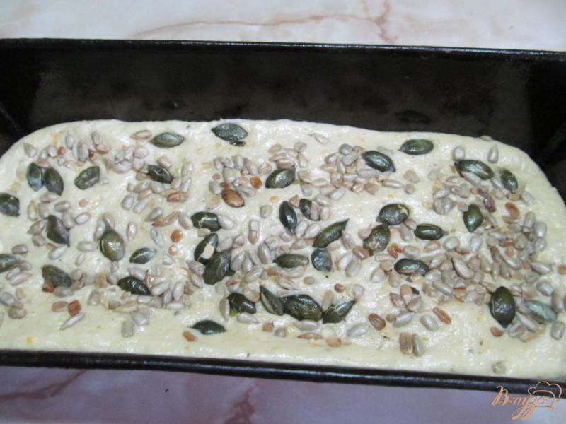 Фото приготовление рецепта: Тыквенный хлеб с семечками подсолнуха и тыквы шаг №6