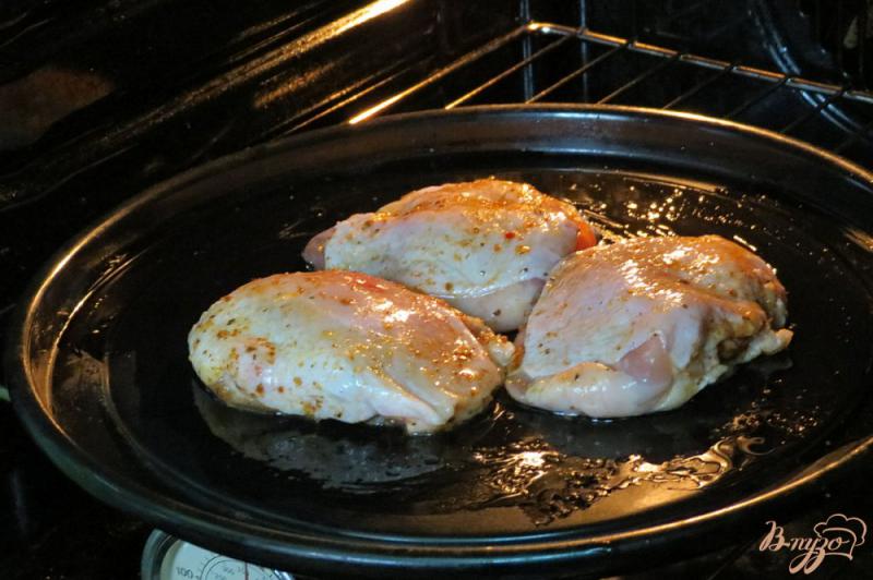 Фото приготовление рецепта: Куриные бёдрышки в апельсиновом маринаде шаг №6